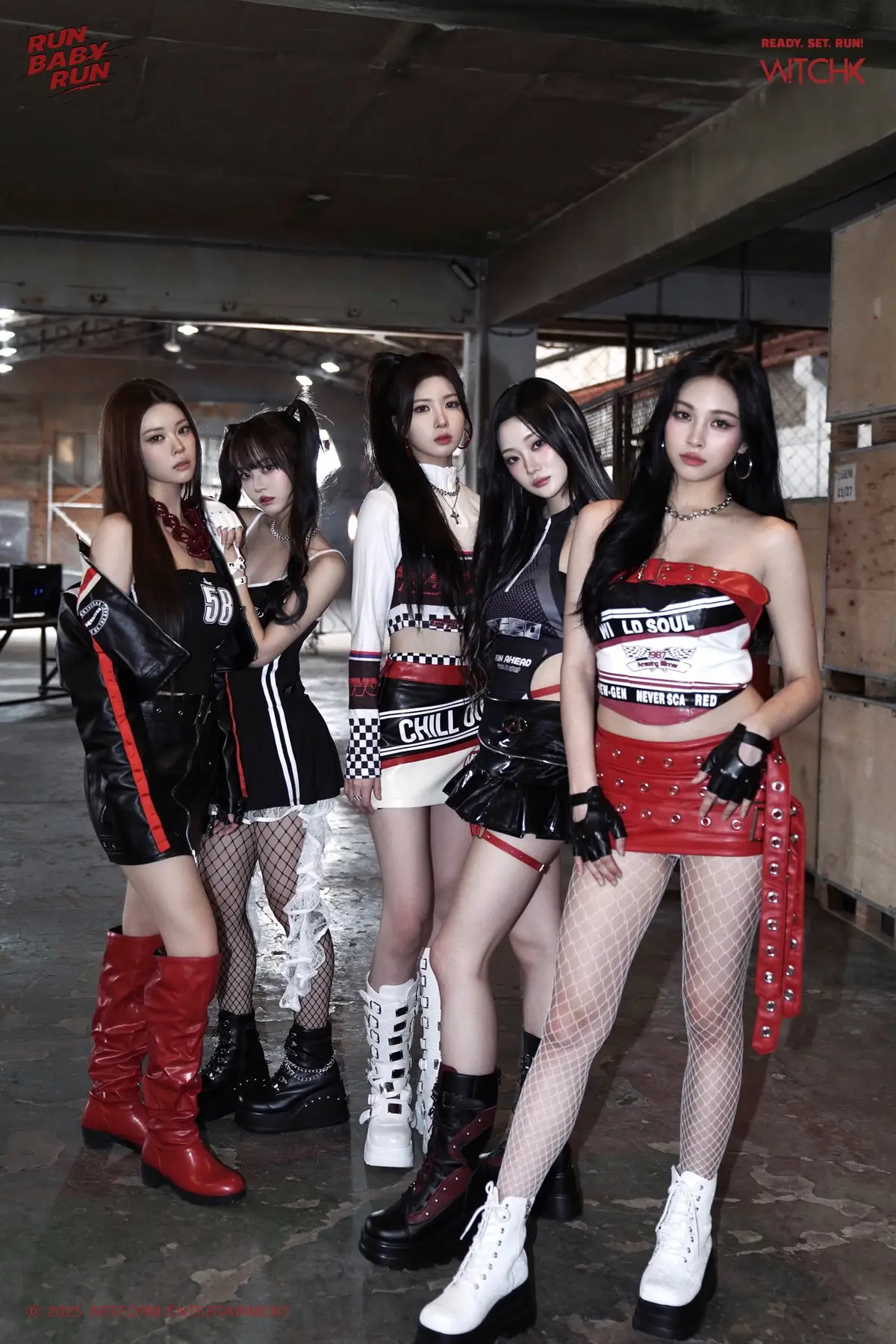 WiTCHX members are Lucia, Mago, Mari, Niaa, and Mew.