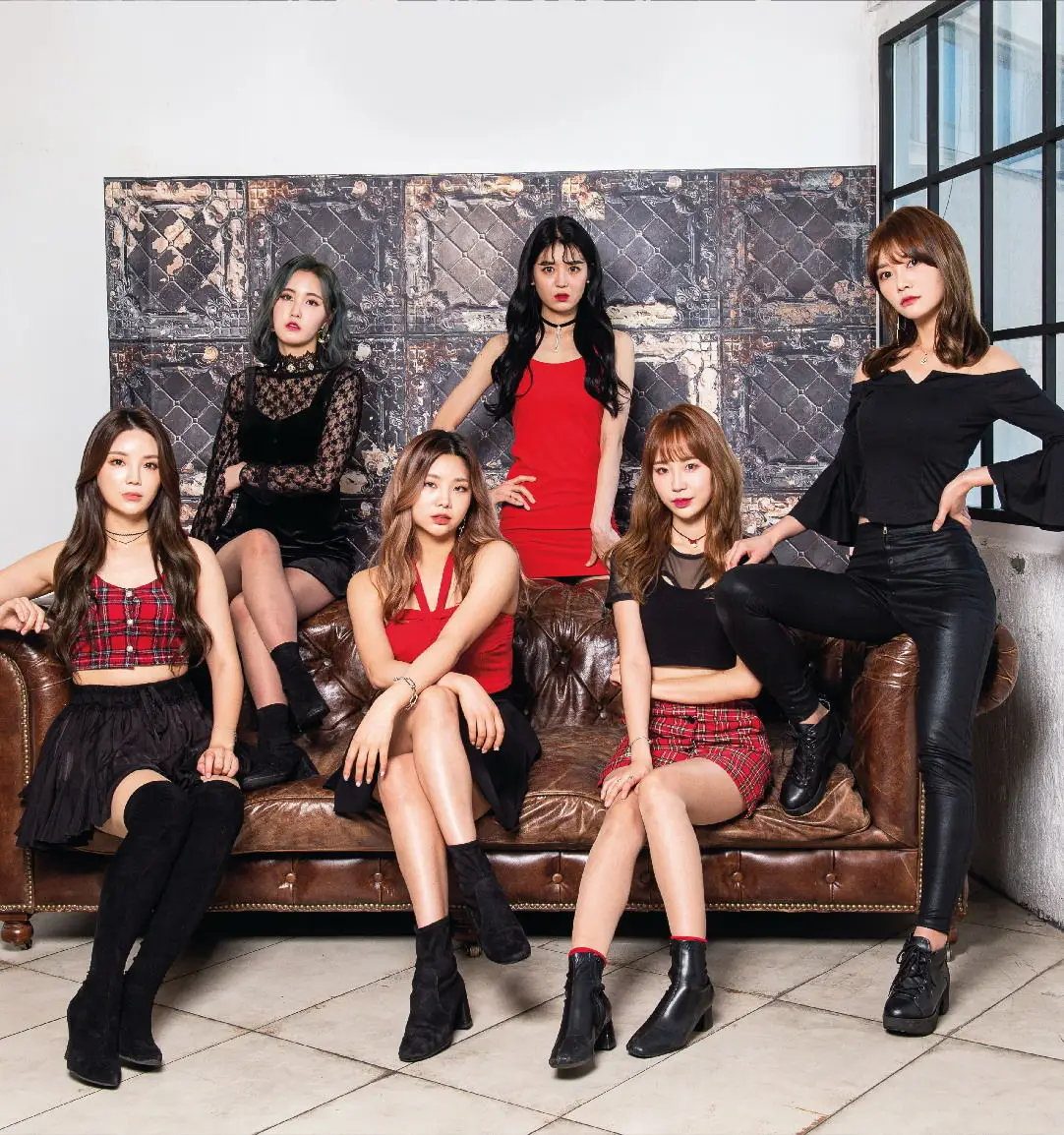 Wiz N members are Yumni, Jina, Hanseul, and Sehee.