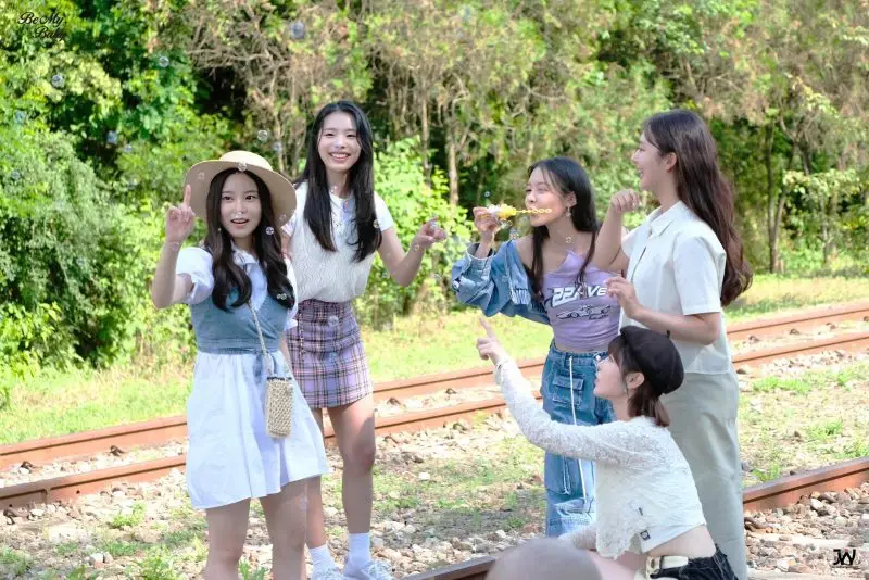 WizarD members are Eunji, Dohyeon, Yiyeon, and Jina.