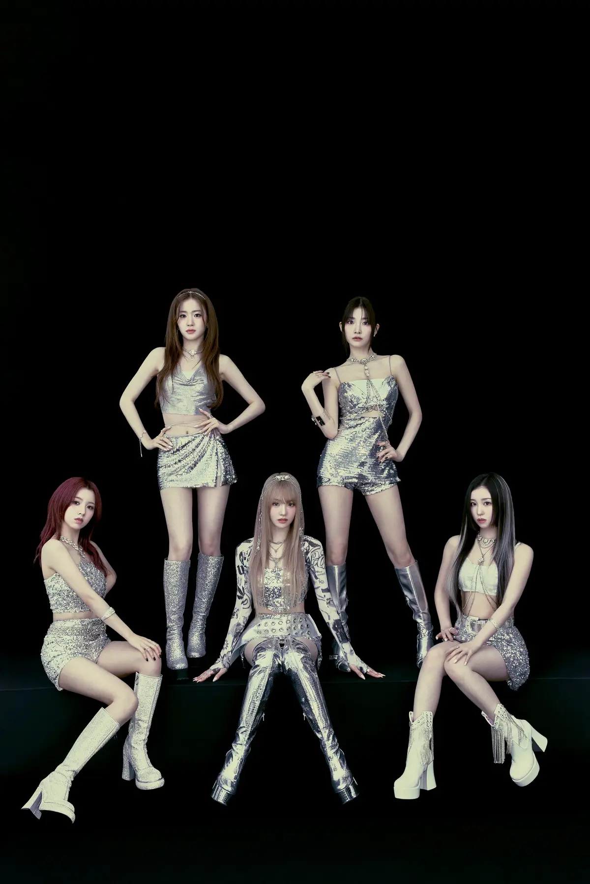 WOOAH members are Nana, Wooyeon, Sora, Lucy, and Minseo.