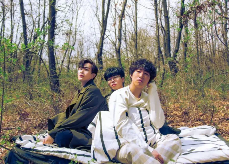 woogotsa members are Jihwan, Junyoung, and Jeonghwan.