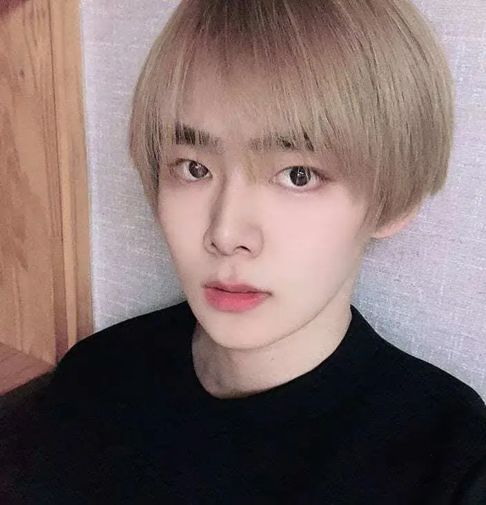XENEX member Minjong