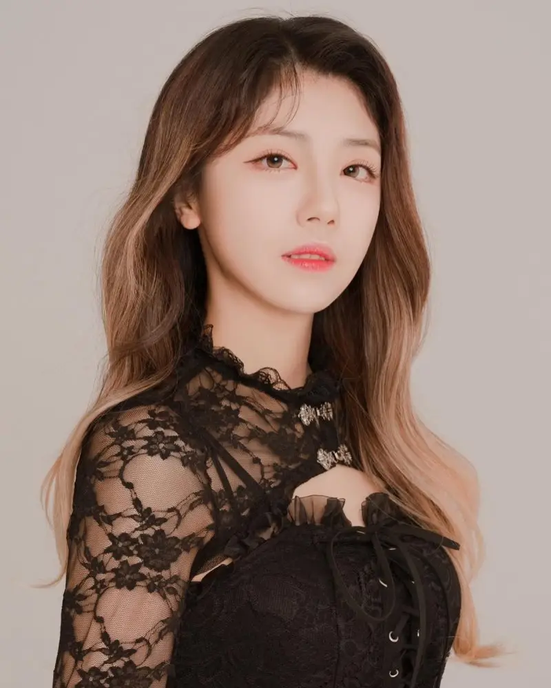 XoX former member Yujin