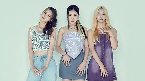 XUM members are Dayeon, Baekah, and Iaan.