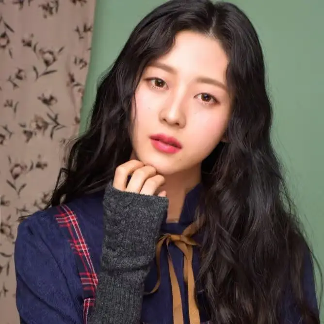 Year 7 Class 1 former member Yoo Hwa