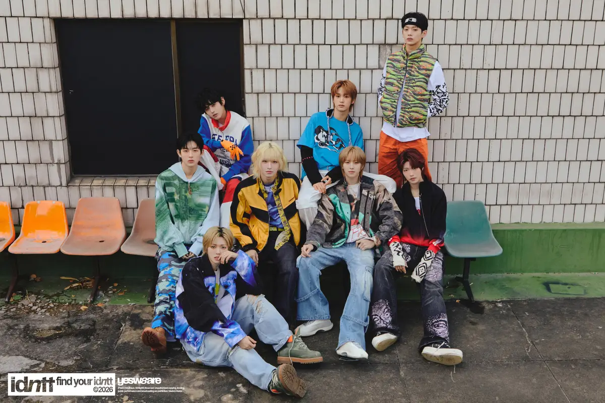 yesweare members are Lee CheongMyeong, Han YeJoon, Towa, Kim SeongJun, Choi GyeongBeen, Park NuRi, Hwang EunSoo, and Lee KyuHyuk.