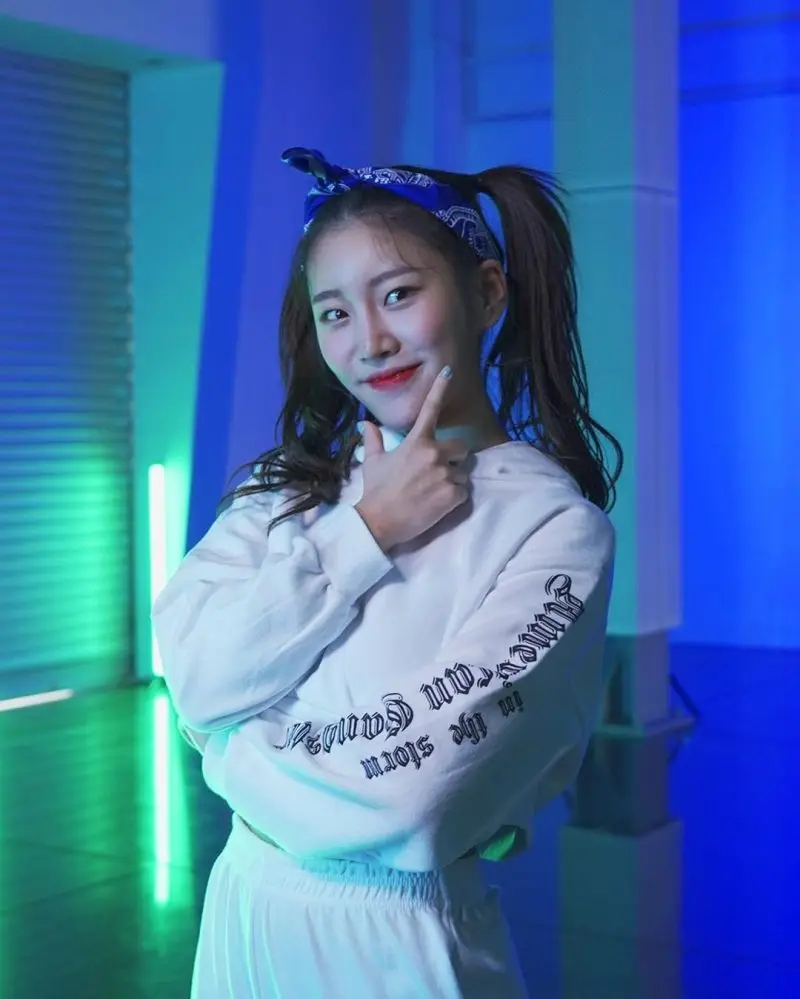 YOURS former member Jia