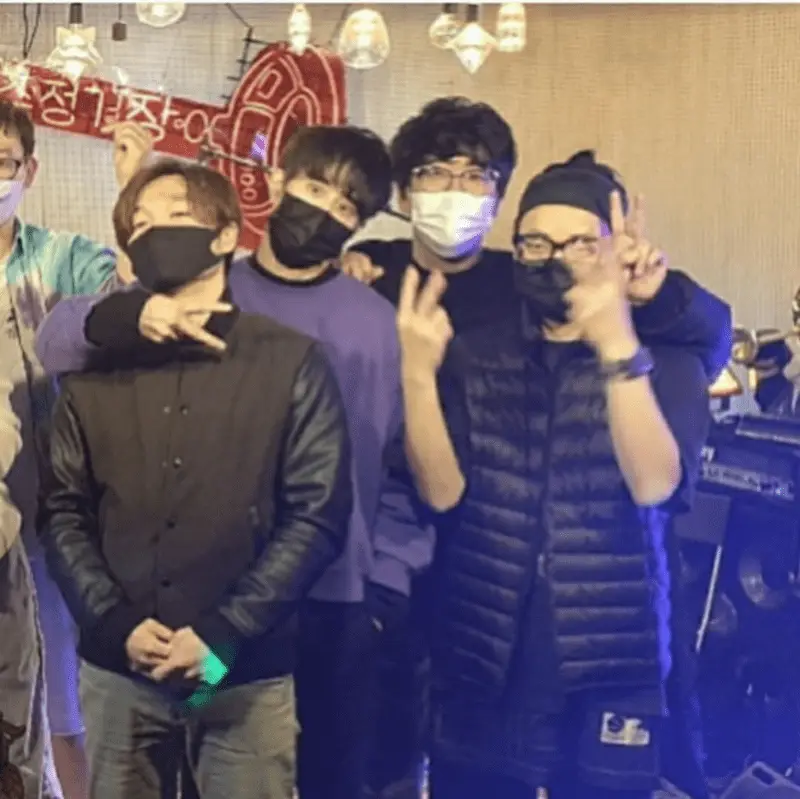 Yo:zum members are Jihyun, Jeong, Byeonggu, and Jeongmin.