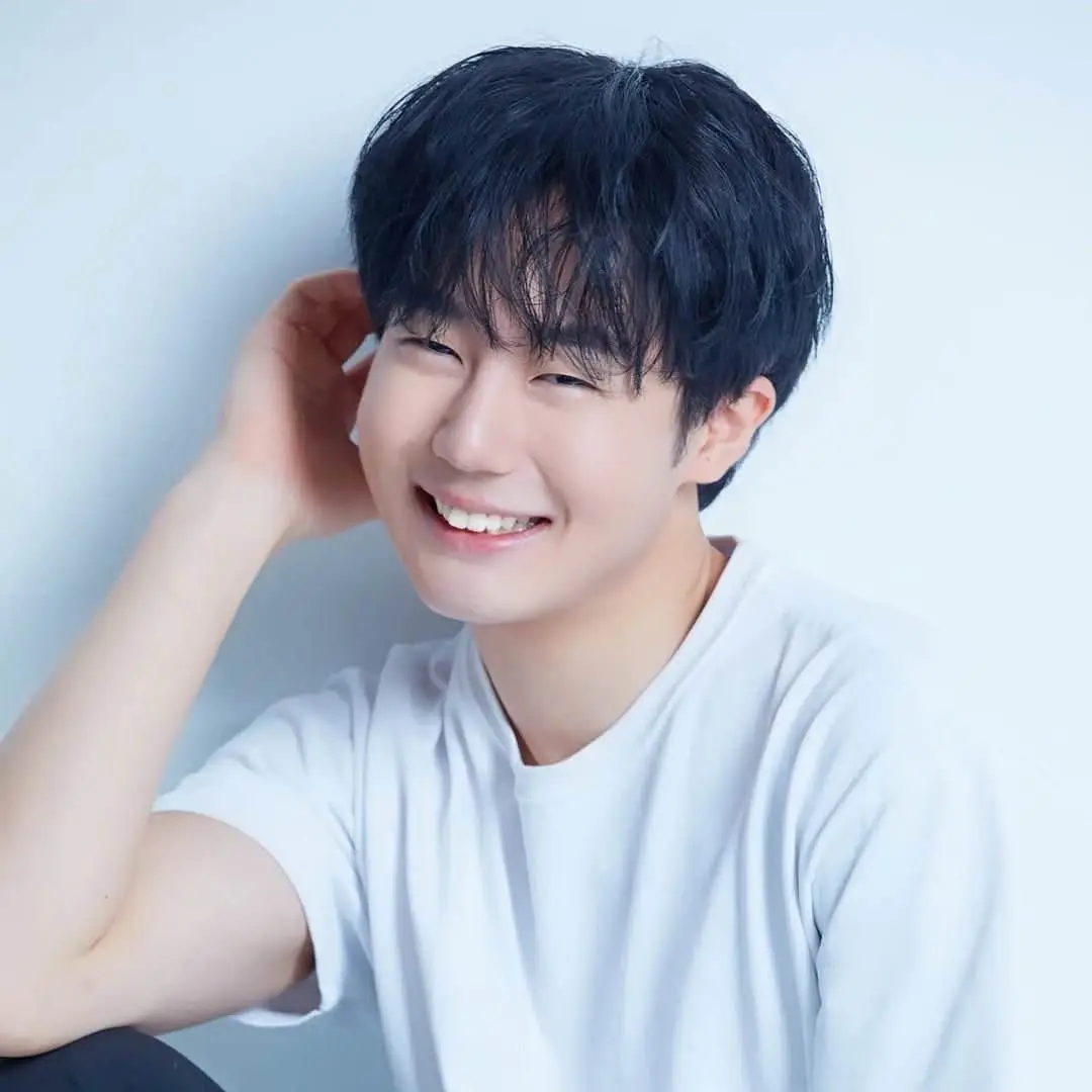 YUMENITY member Hua