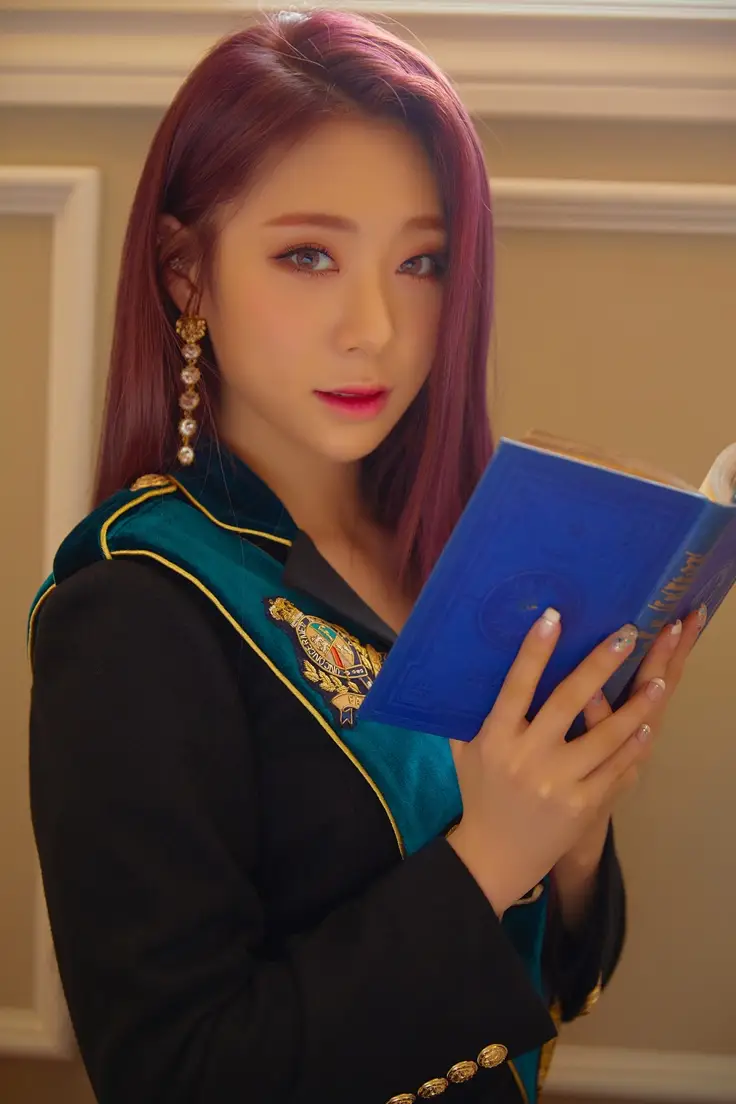 Φορεύς member Yeonjung
